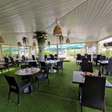 Bivius Hotel Restaurant Luxembourg Отели рядом с достопримечательностью «Железнодорожный вокзал Холлерих»
