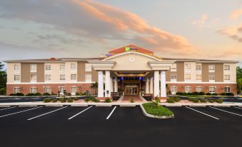 Holiday Inn Express & Suites Spring Hill