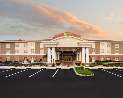 Holiday Inn Express & Suites SPRING HILL by IHG Hotéis em Hernando County