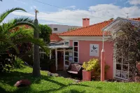 Inn & Art Gallery & Appartments Hotels in Canico