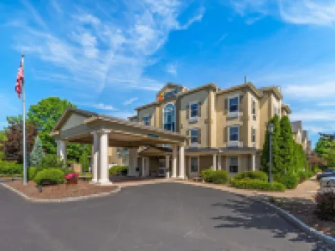 Comfort Inn & Suites Hadley - Amherst ハードリーのホテル