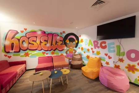 Hostelle - Women Only Hostel Barcelona Отели в г. Монкада-и-Решак