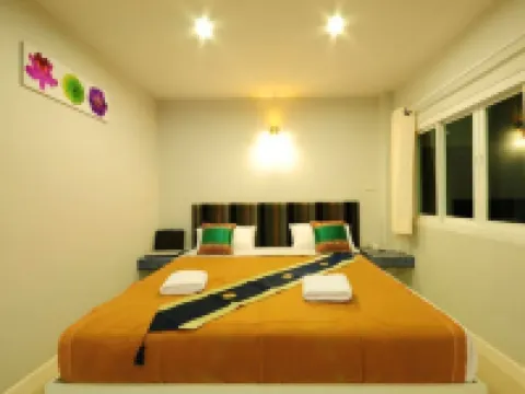 Baan Chay Namm Resort Hotels in Bang Sao Thong