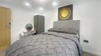 4br-7guests-freeparking-garden-nearmanchester Hotels near Cale Green Park