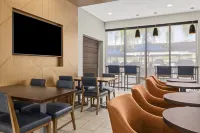 โรงแรม ฮอลิเดย์ อินน์ เอ็กซ์เพรส แอนด์ สวีทส์ ฟีนิกซ์ เวสต์ ทอลเลสัน บาย IHG - พร้อมอาหารเช้า