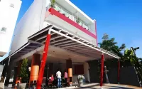 One World One Home Naiharn Hotel Hotel in zona Amazing Phuket Adventures