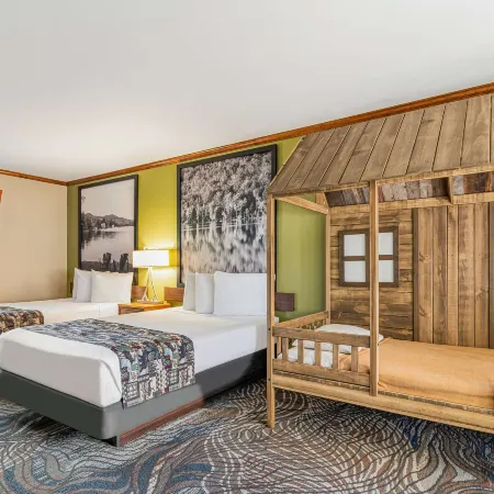 Super 8 by Wyndham Lake George/Downtown