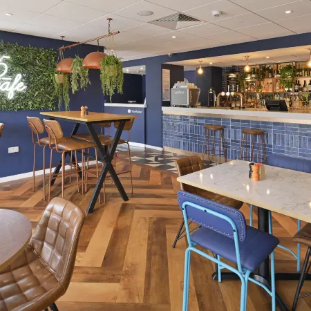 Travelodge Winnersh Triangle Отели рядом с достопримечательностью «Стадион «Мадейски»»