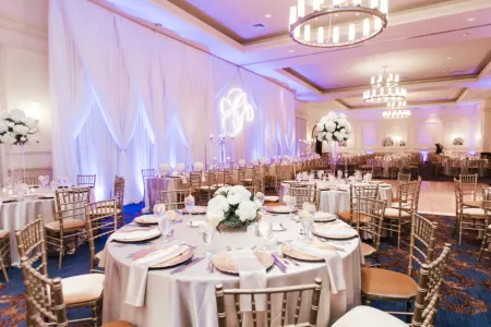 坦帕河濱步道酒店