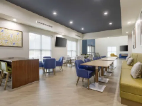 Comfort Inn & Suites Huntsville Near University Hotels in Walker County