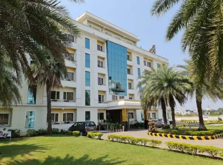 Hotel MGM Grand Отели рядом с достопримечательностью «Sri Mukeshwara Swamy Temple, Sri Kalahasti»