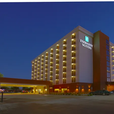 Embassy Suites by Hilton Dallas Market Center Отели рядом с достопримечательностью «Район Бишоп Артс»