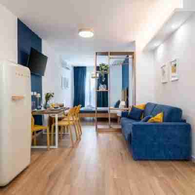 Taro's Blue Sea Apartment by Pleiades Home Rooms