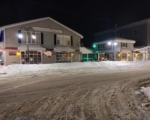 BInnekill Chill Apt 4, in the Village of Margaretville in the Catskill Mountains Hotels in Middletown