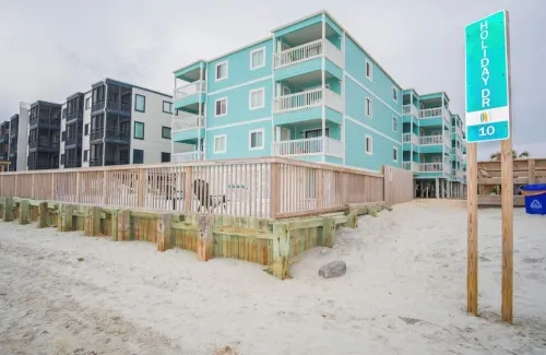 Beautifully Decorated, OCEANVIEW, 3BR/2.5BA Condo w/ Pool, STEPS FROM THE BEACH!
