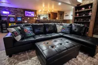 Barcade and rope swing bar, 5 minutes from The Avalon Grand Resort and Golf!