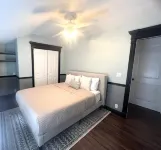 Bucolic views, spacious great room, short walk to center of town!