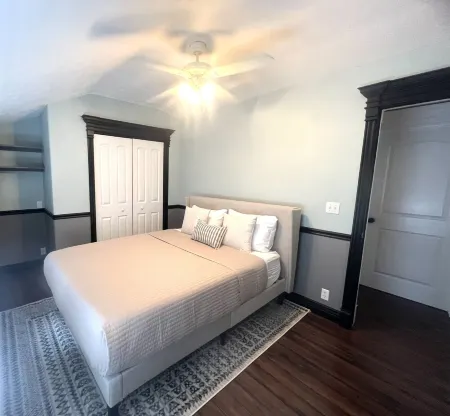 Bucolic views, spacious great room, short walk to center of town!