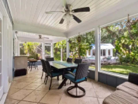Tropical Resort Style Retreat w/ Pool House 4BR, 3 Bath Hotels in Port Salerno