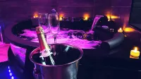 Love Room Le Chalet / Jacuzzi / Sauna