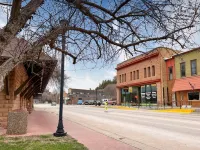 Historic & Modern! Walk to Restaurants, Moccasin Springs + Huge Suite w/ Kitchen Hotels in Hot Springs