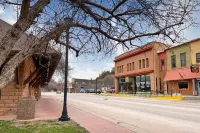 Historic & Modern! Walk to Restaurants, Moccasin Springs + Huge Suite w/ Kitchen