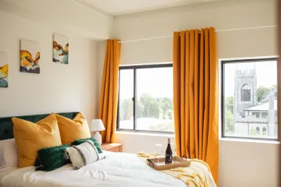 Luxe High Rise Uptown Condo |Free Wi-Fi | Secure Building | Free Parking