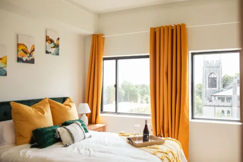 Luxe High Rise Uptown Condo |Free Wi-Fi | Secure Building | Free Parking