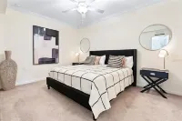 Stunning 2BR/2BA Unit overlooking the scenic Lakewood National Golf Course Hotel a Manatee County