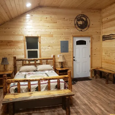 Lakefront Cabin #2-REMOTE, RECOMMEND SUV/TRUCK, PRIMITIVE RD! Lake Pend Oreille