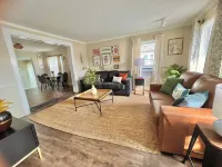 Welcome to happy home Oswego 5 bedroom to bathroom house with WiFi and AC Hotels in Oswego