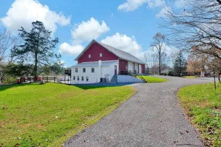 Long Acre Farm - Quiet Setting in a Central Location Отели в г. Лебанон Каунти
