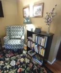 Immaculate, homey and perfectly located for your stay in downtown Ennis.