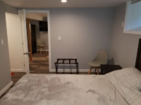 NEW Modern Apartment Near Boston & Harvard Square. Hotels near Mount Auburn Cemetery