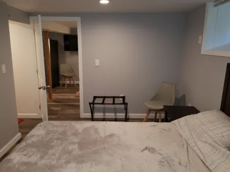 NEW Modern Apartment Near Boston & Harvard Square. Отели рядом с достопримечательностью «Watertown Dam»