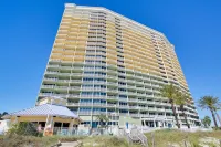 Beautiful condo at Boardwalk Beach Resort with a restaurant & heated pool