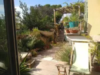 Maison en Fond de Jardin Dans un Vallon Près de la Corniche Hotels in 7th arrondissement of Marseille