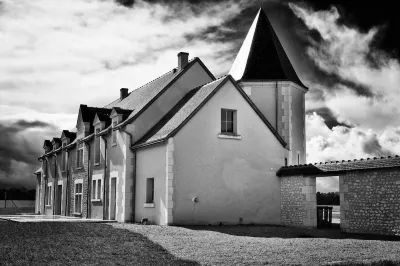Magnificent house, near Beauval, private pool, tennis, quiet, 800 Ha property