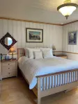 Aspen Ridge Chalet Walk to downtown Truckee and Safeway private hot tub dog ok