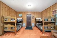 Riverfront Cabin ★ Views ★ Quiet ★ Fishing ★ Kayak