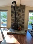 3 Bedroom home w/ lake and mountain views near skiing, and cultural attractions!