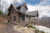 5 STAR accessible cabin, family friendly, pet friendly, long views, NEW hot tub