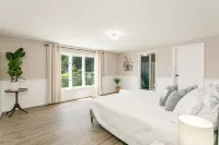 Waterfront Hot Tub On The Bay Hotels near Jack Rabbit