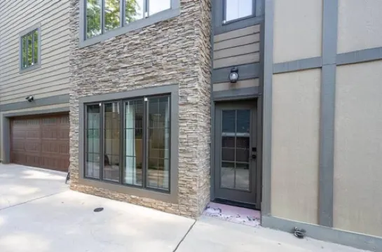 Stunning Uptown Luxury Apartment