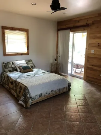 Pocono Getaway-10 min from Kalahari Отели рядом с достопримечательностью «Кеймелбек Маунтин Адвенчерс»