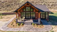 New Luxury Mountain Modern Cabin Near Yellowstone