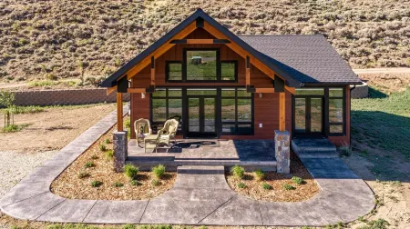 New Luxury Mountain Modern Cabin Near Yellowstone