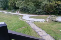 Cozy and comfortable, recently update studio house near Highlands and Cashiers
