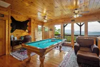 Pigeon Forge 2 King Bedroom Cabin! Stunning Mtn View! Hot Tub! Game Room!