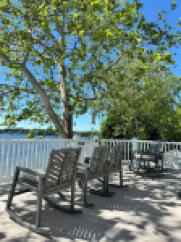 Spacious House + boat house on clear, sandy-bottom lake. Arcade + Billiards room